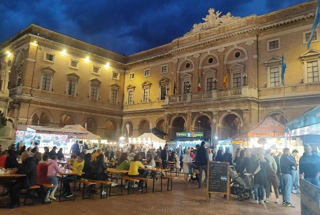 A Recanati Street food in centro, un successo 